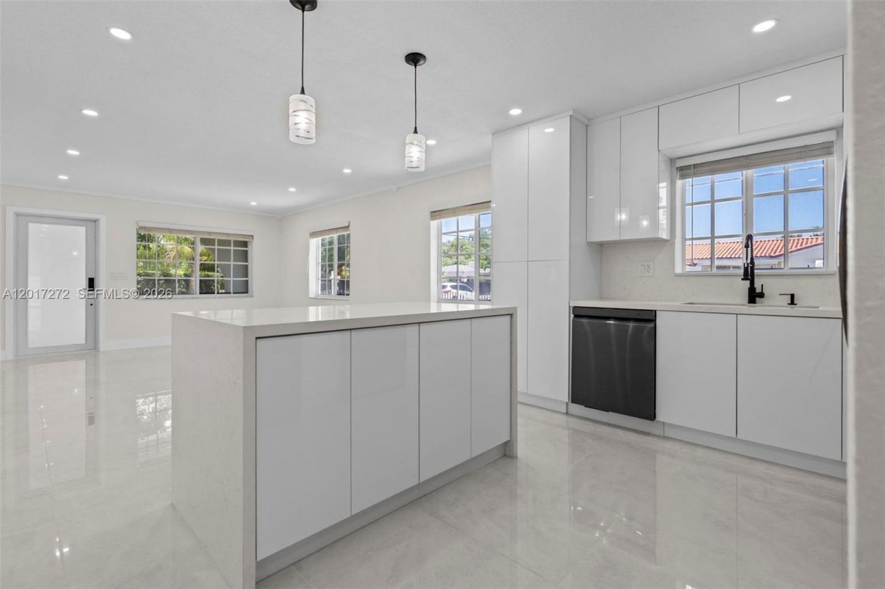 1900 SW 24th St, Miami, FL 33145 Photo