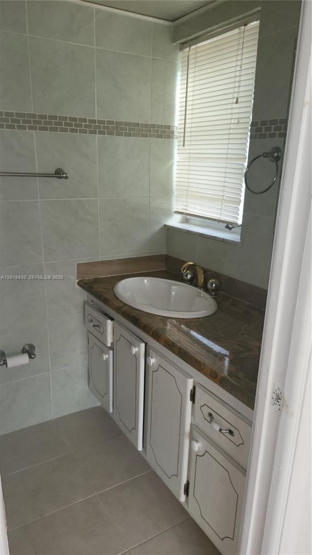 1001 NE 14th Ave , Unit 201, Hallandale Beach, FL 33009 Photo