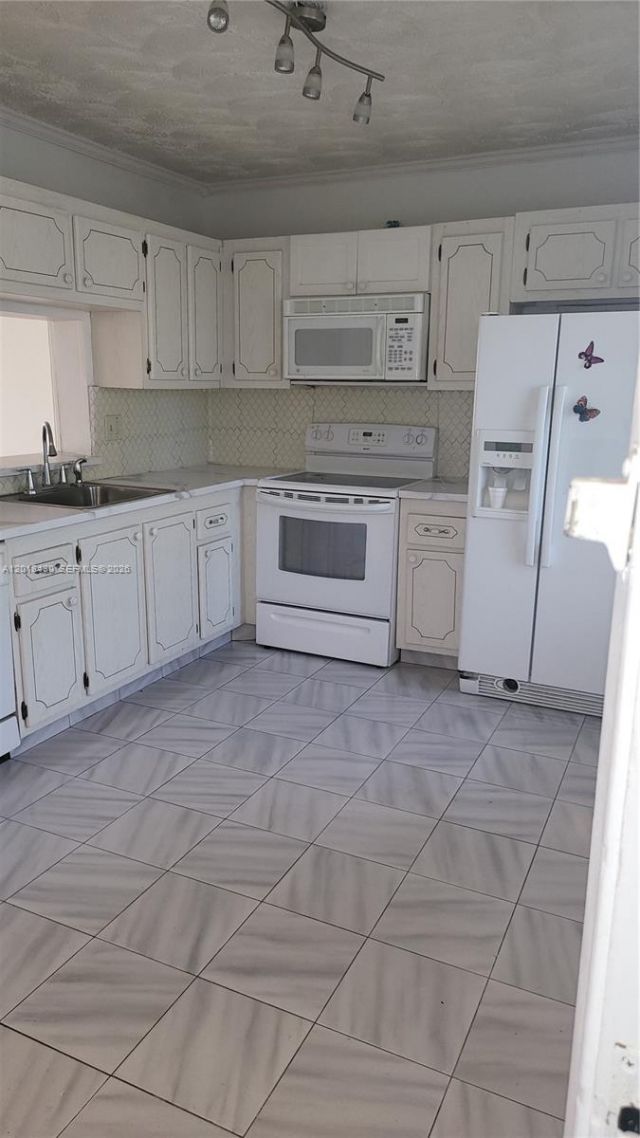 1001 NE 14th Ave , Unit 201, Hallandale Beach, FL 33009 Photo