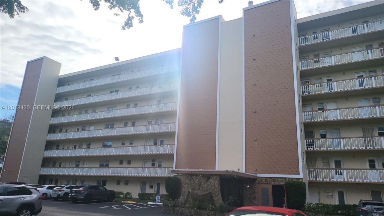 1001 NE 14th Ave , Unit 201, Hallandale Beach, FL 33009 Photo