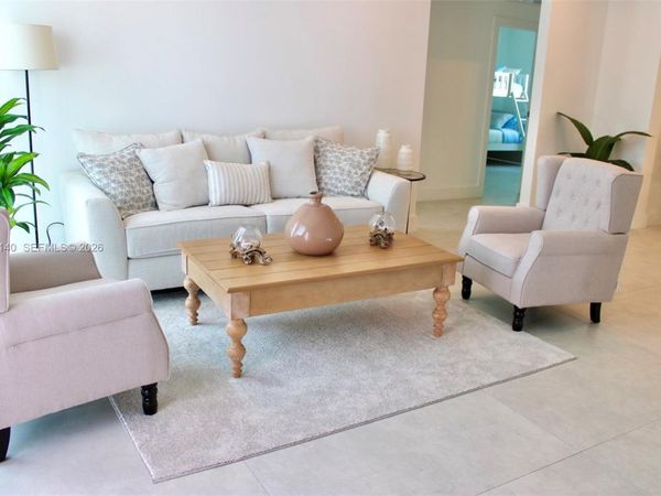 890 W 43rd Ct, Miami Beach, FL 33140