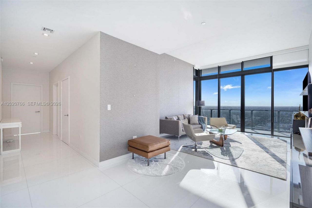 88 SW 7th St , Unit 4203, Miami, FL 33130 Photo