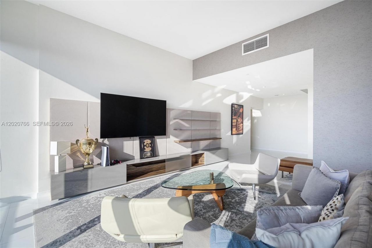 88 SW 7th St , Unit 4203, Miami, FL 33130 Photo