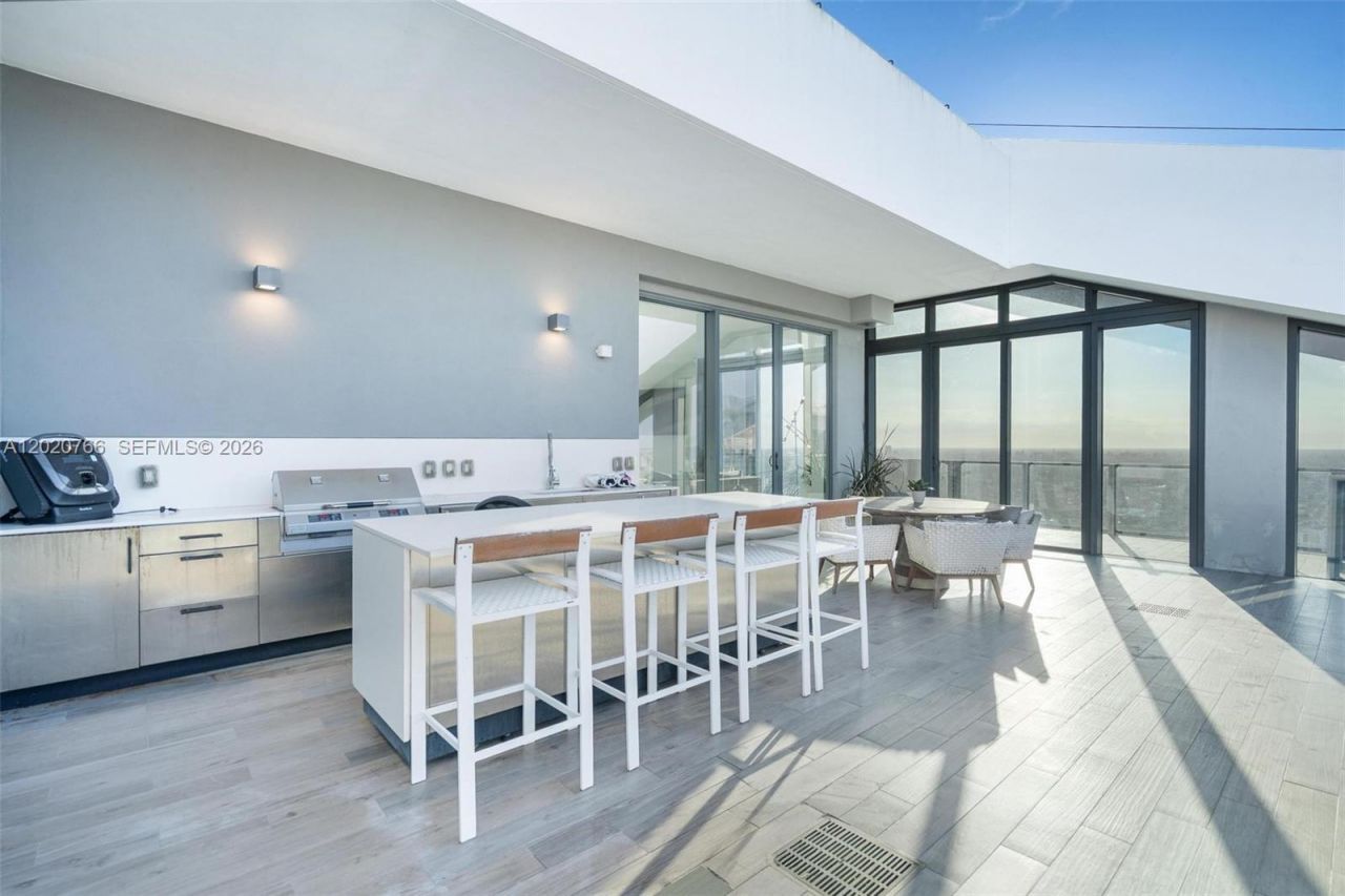 88 SW 7th St , Unit 4203, Miami, FL 33130 Photo