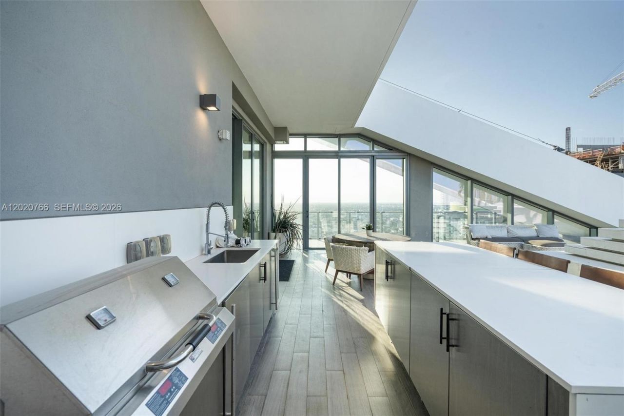 88 SW 7th St , Unit 4203, Miami, FL 33130 Photo