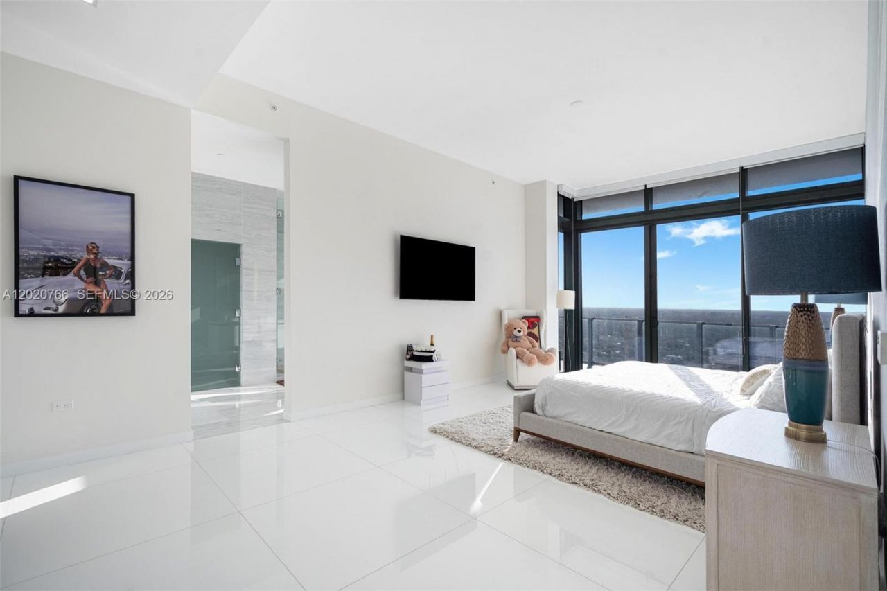 88 SW 7th St , Unit 4203, Miami, FL 33130 Photo