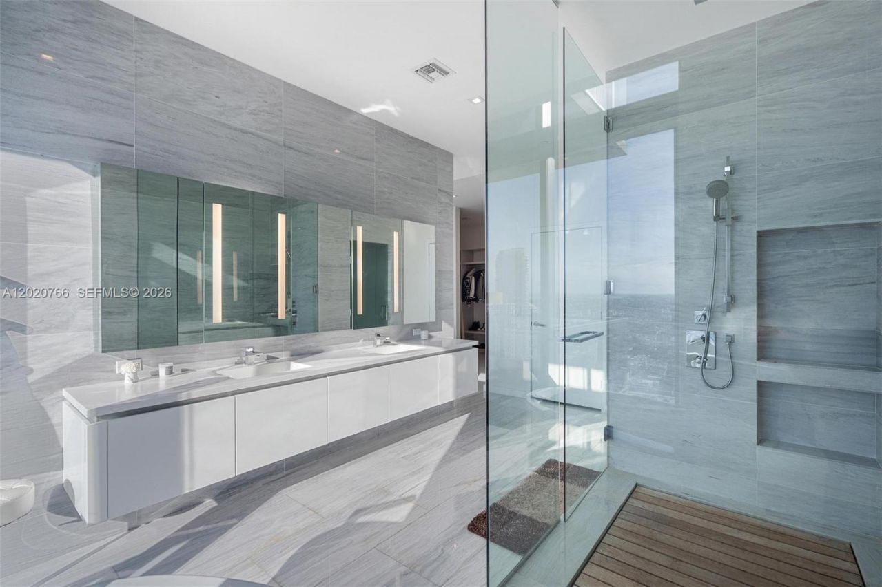 88 SW 7th St , Unit 4203, Miami, FL 33130 Photo