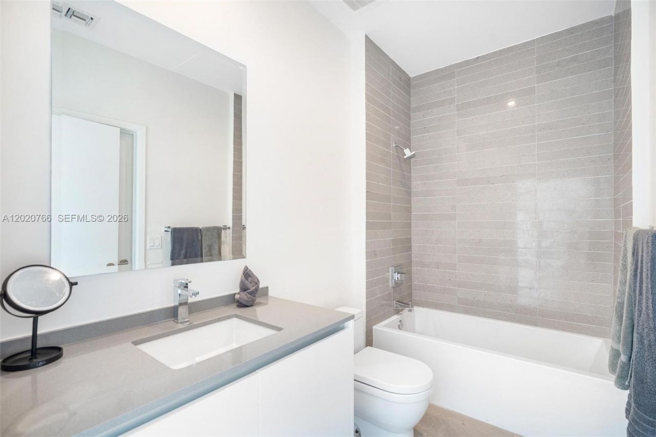 88 SW 7th St , Unit 4203, Miami, FL 33130 Photo