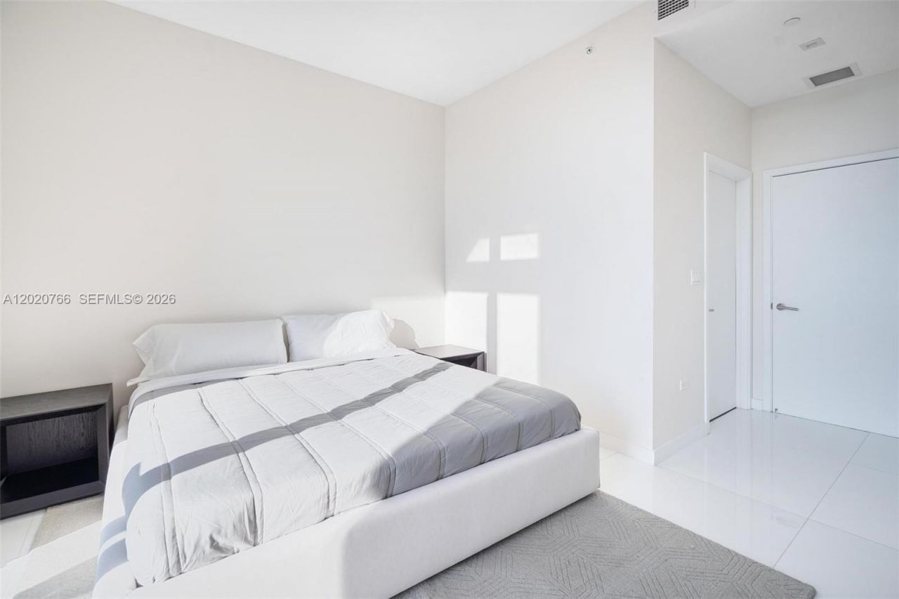 88 SW 7th St , Unit 4203, Miami, FL 33130 Photo
