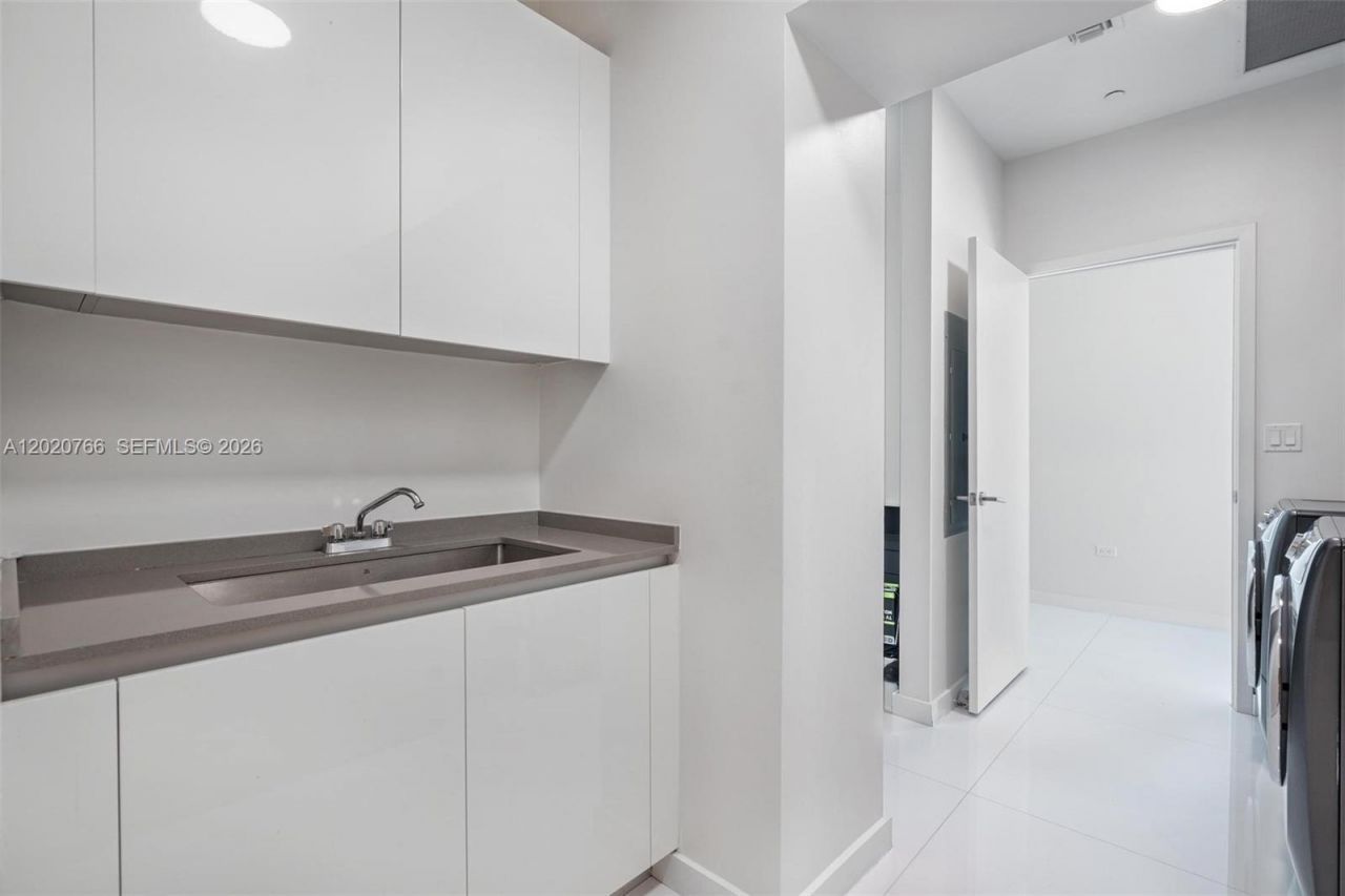 88 SW 7th St , Unit 4203, Miami, FL 33130 Photo