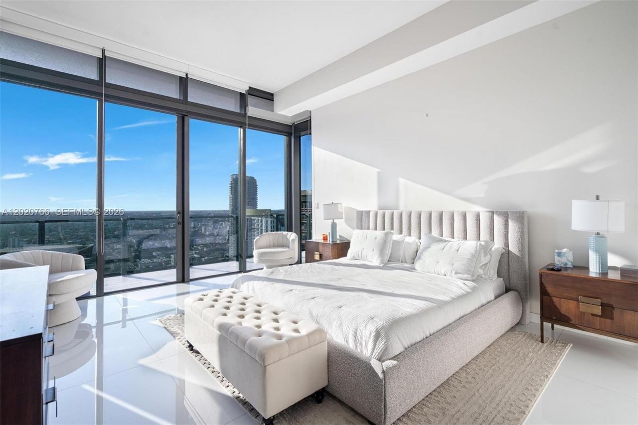 88 SW 7th St , Unit 4203, Miami, FL 33130 Photo