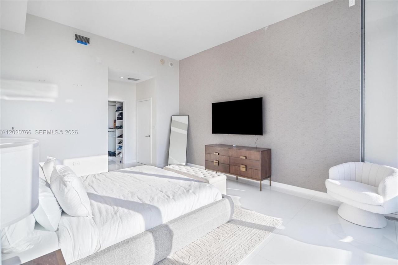 88 SW 7th St , Unit 4203, Miami, FL 33130 Photo