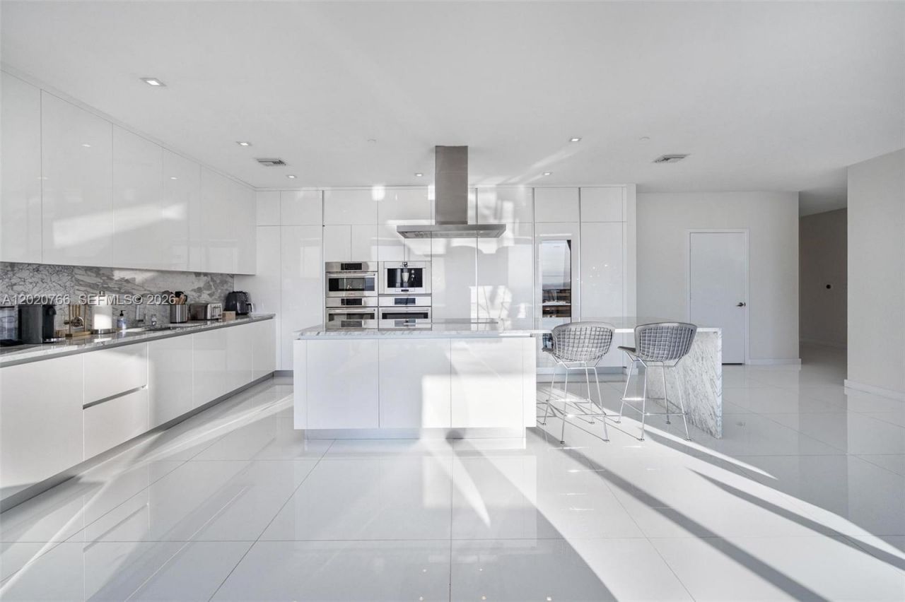 88 SW 7th St , Unit 4203, Miami, FL 33130 Photo