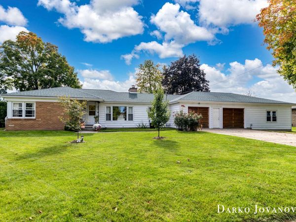 390 W Division Street, Sparta, MI 49345