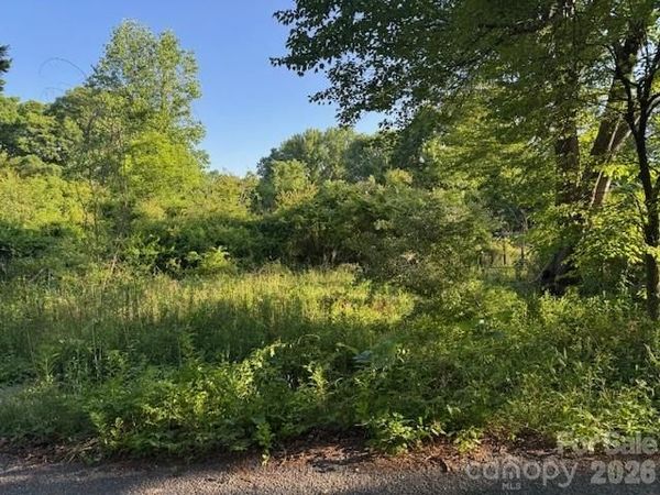 202 Dundee Street , Hendersonville, NC 28791