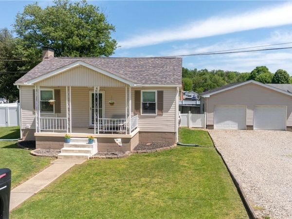 4 Oak St, Clarksville, PA 15322
