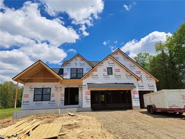 8156 Lake O Springs Avenue NW, North Canton, OH 44720