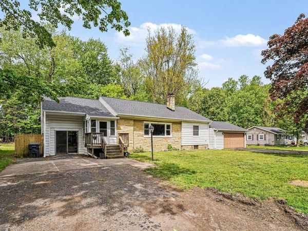 501 Marcelletti Avenue, Paw Paw, MI 49079