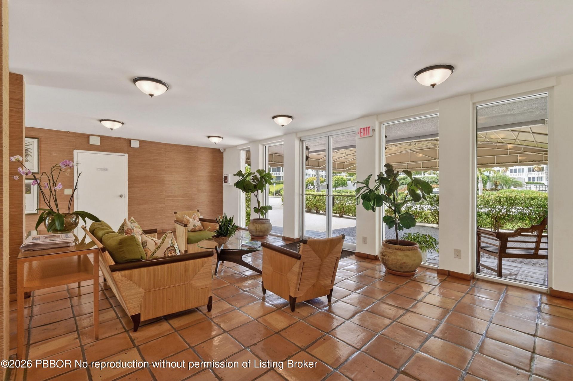 139 Sunrise Avenue, Unit 207, Palm Beach, FL 33480 Photo