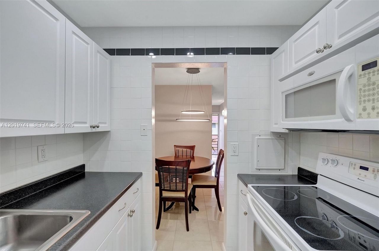 17001 NE 13th Ave , Unit 306, Miami, FL 33162 Photo