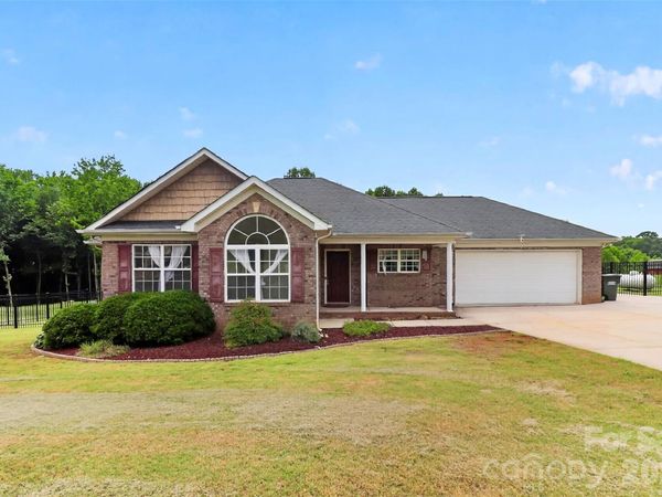2823 Gourdvine Drive, Marshville, NC 28103