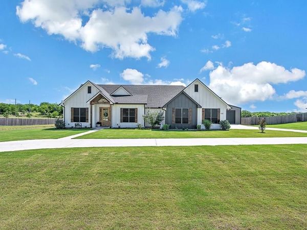 195 Rayford Drive, Lorena, TX 76655