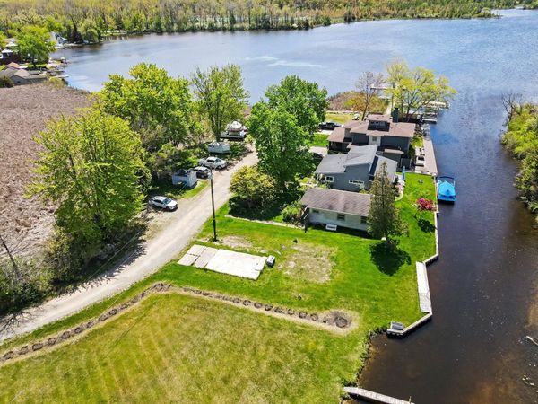 9407 Linck Drive, Pinckney, MI 48169