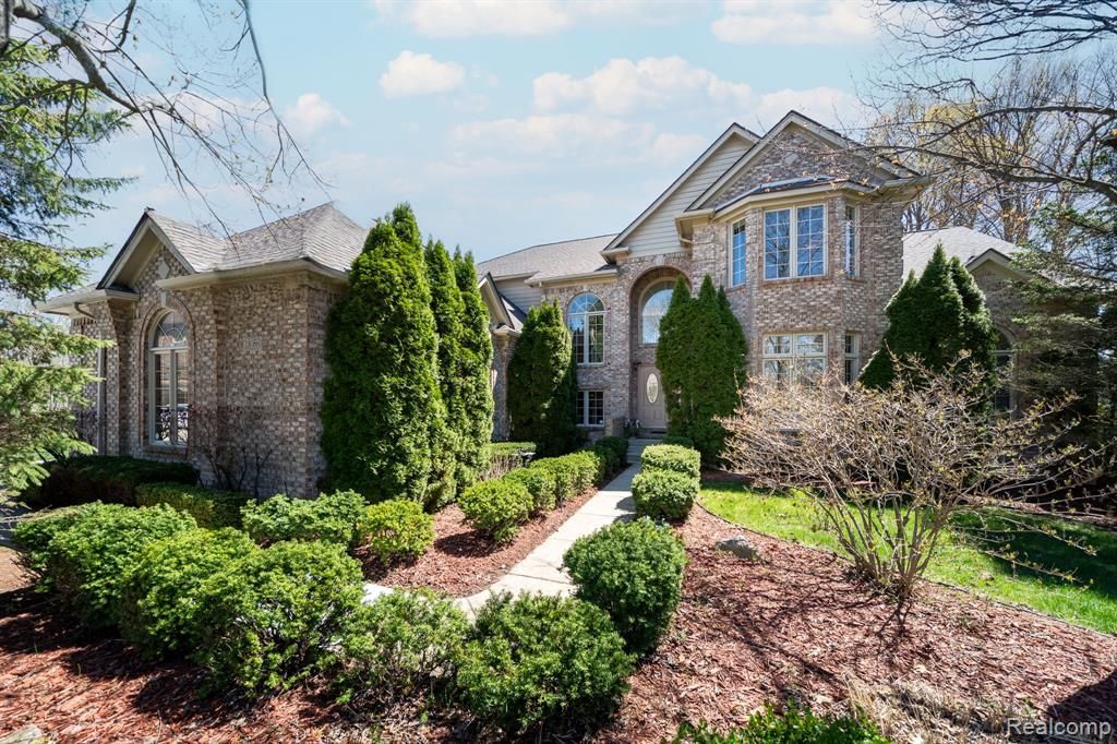 13056 Blue Lakes Circle, Shelby Township, MI 48315 Main Photo