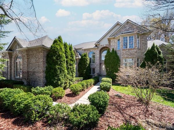 13056 Blue Lakes Circle, Shelby Twp, MI 48315
