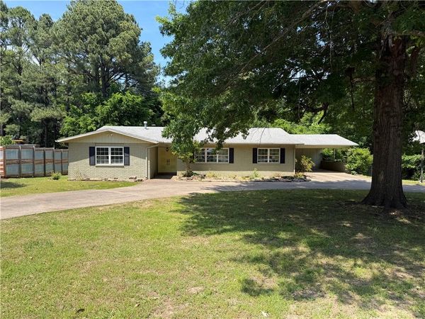 1966 E Brent Lane , Fayetteville, AR 72703