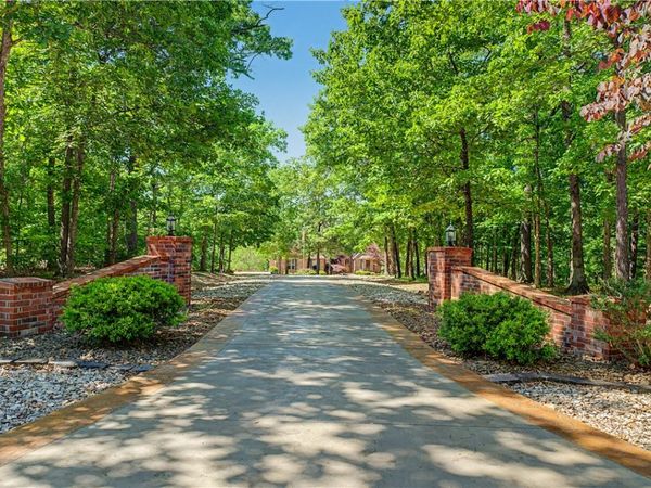34 Kinloch Drive , Bella Vista, AR 72715