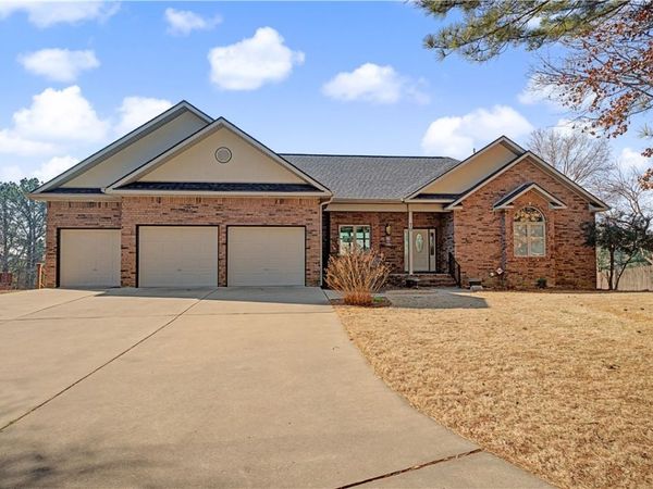 70 McKenzie Drive , Bella Vista, AR 72715