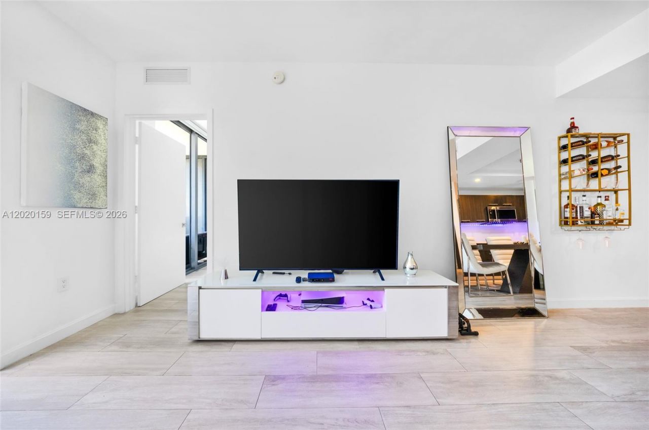 55 SW 9th St, Unit 1804, Miami, FL 33130 Photo
