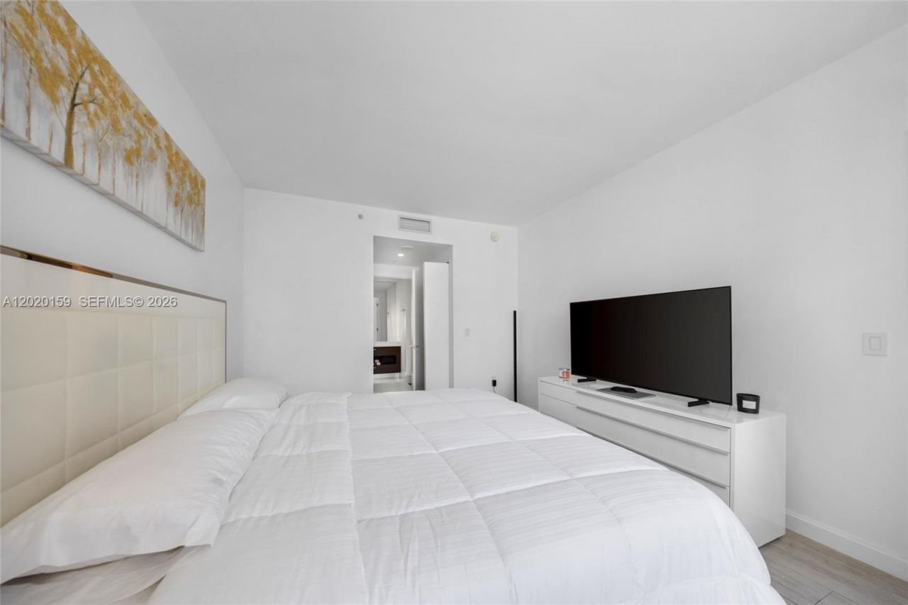 55 SW 9th St, Unit 1804, Miami, FL 33130 Photo