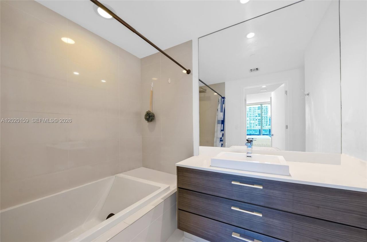 55 SW 9th St, Unit 1804, Miami, FL 33130 Photo