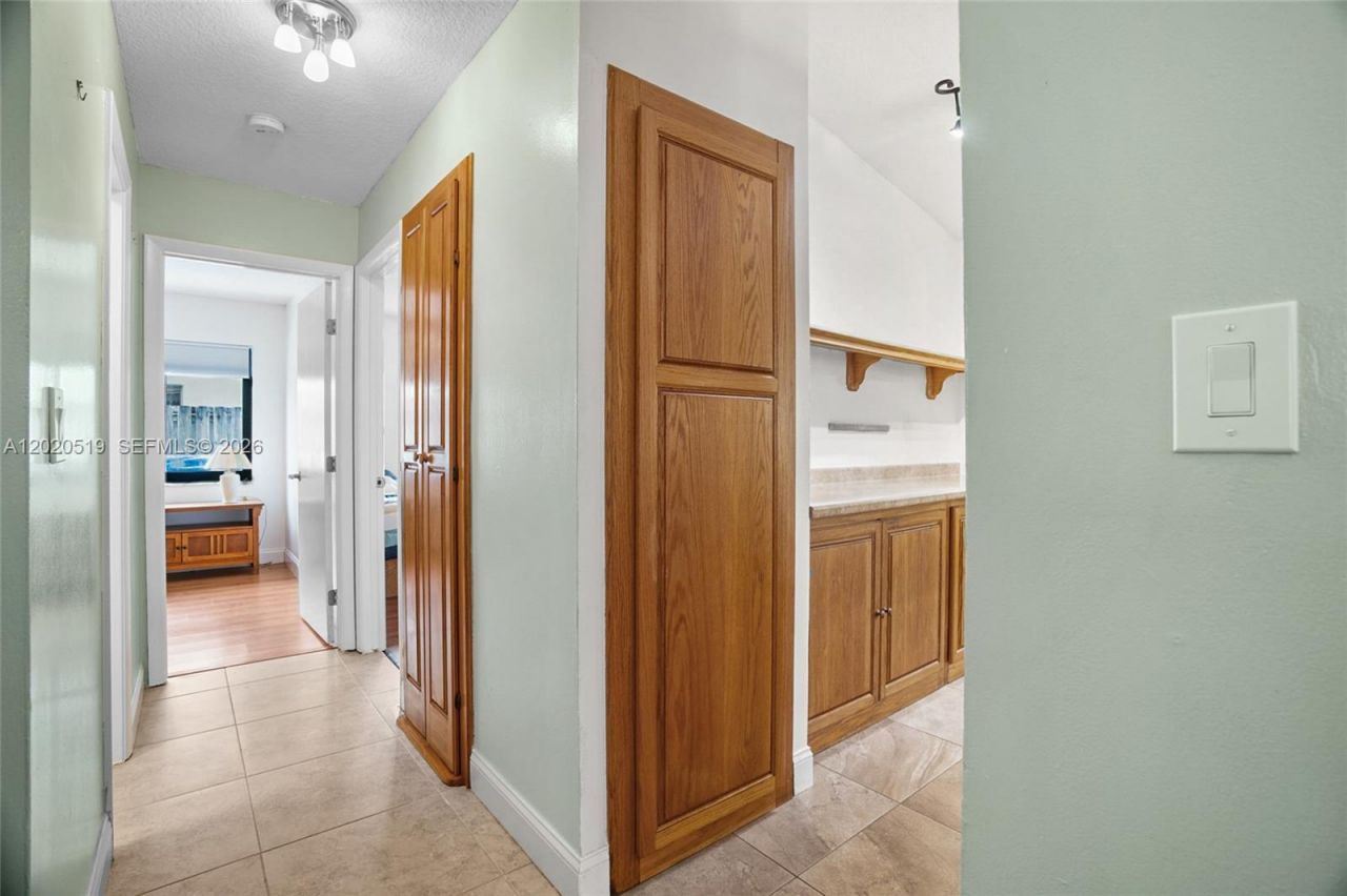 1070 Cedar Creek Way, Davie, FL 33325 Photo