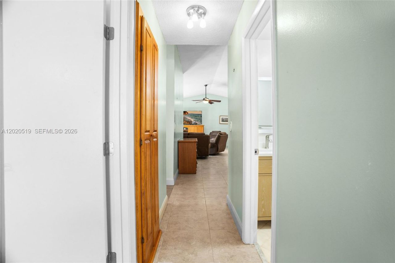 1070 Cedar Creek Way, Davie, FL 33325 Photo