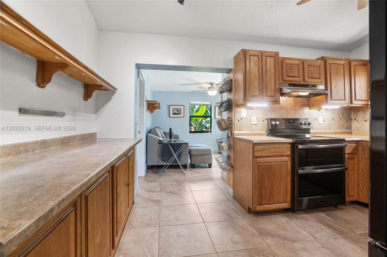 1070 Cedar Creek Way, Davie, FL 33325 Photo
