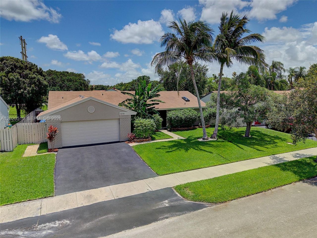 1070 Cedar Creek Way, Davie, FL 33325 Photo