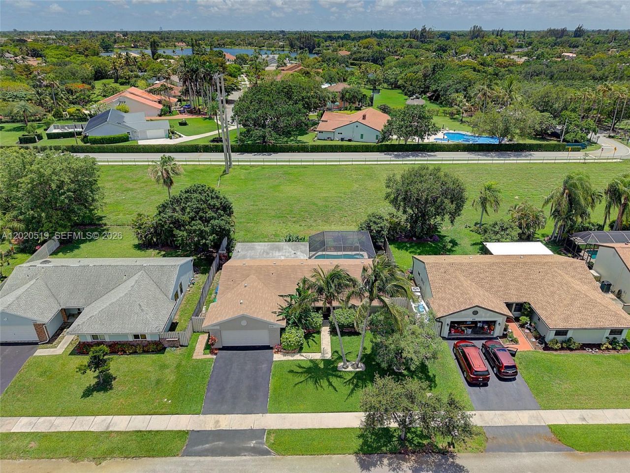 1070 Cedar Creek Way, Davie, FL 33325 Photo