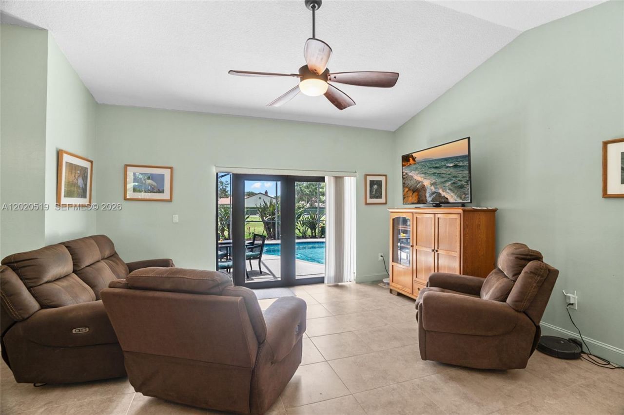 1070 Cedar Creek Way, Davie, FL 33325 Photo