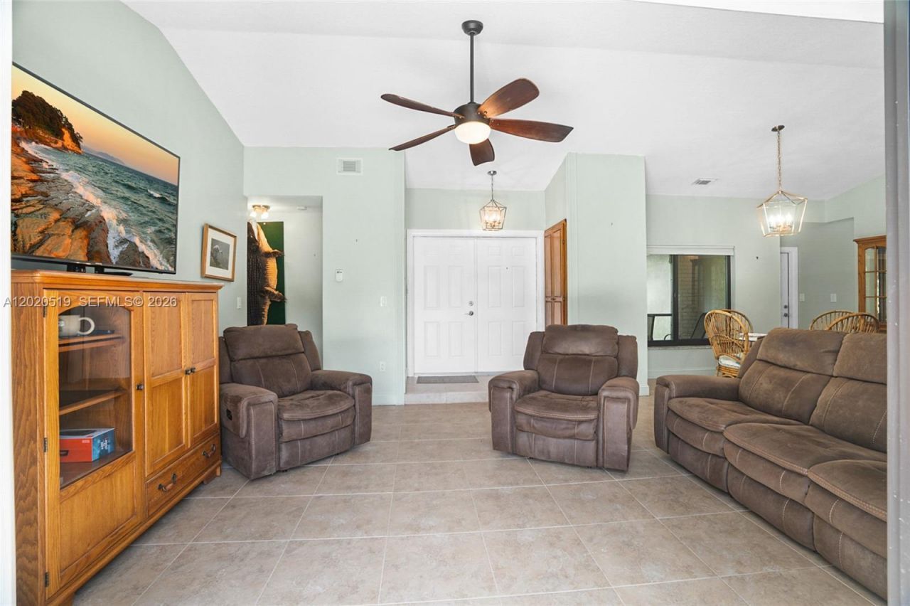 1070 Cedar Creek Way, Davie, FL 33325 Photo