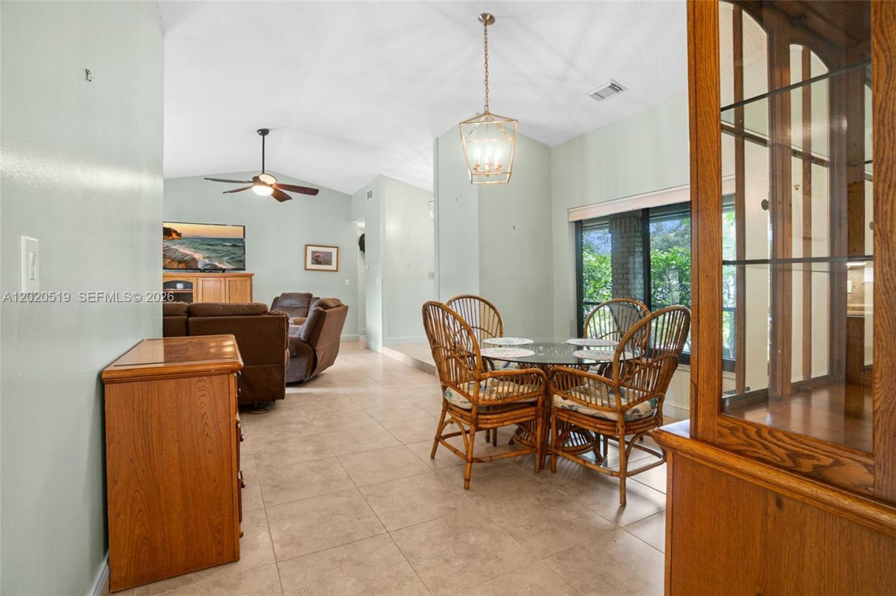 1070 Cedar Creek Way, Davie, FL 33325 Photo