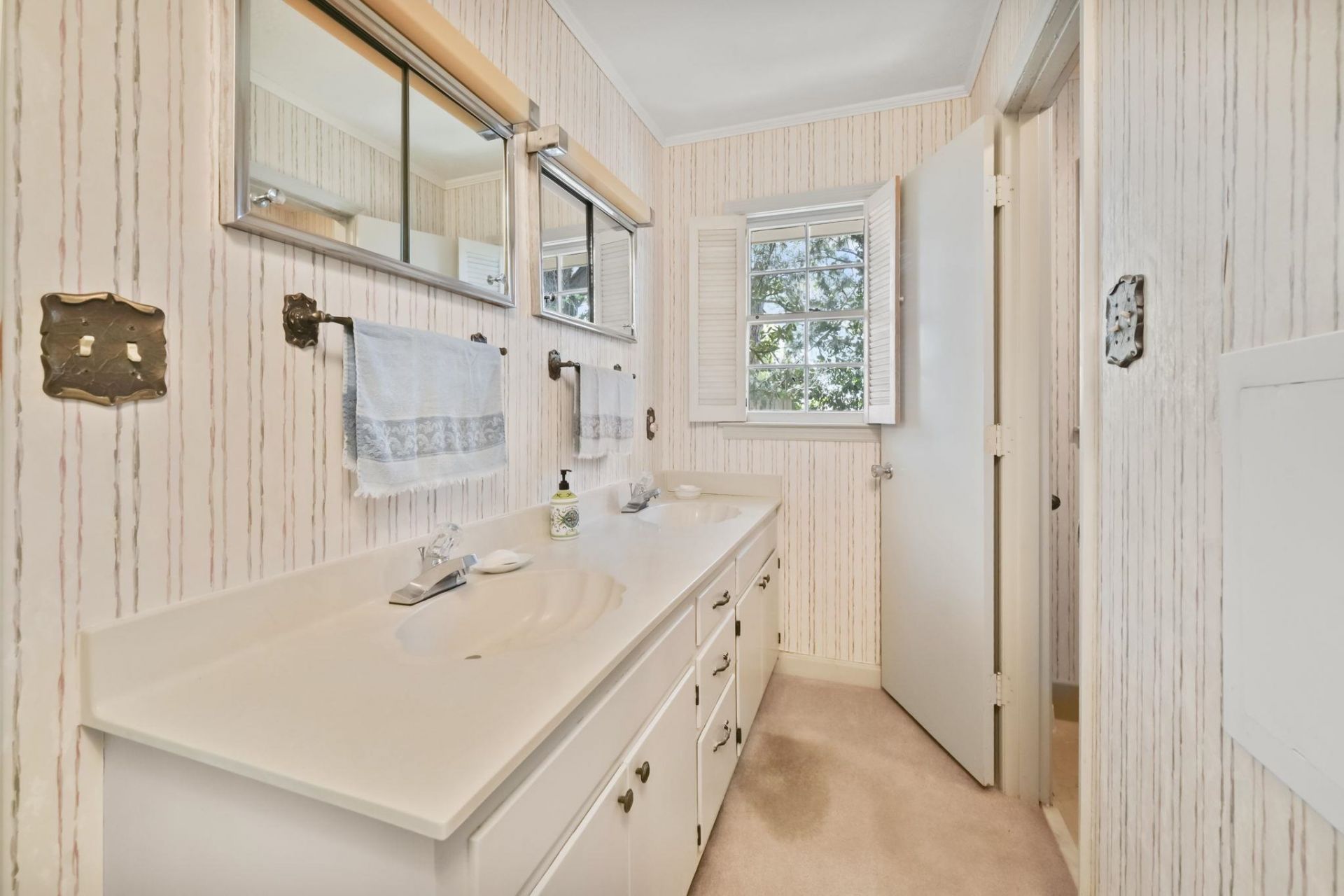 602 Calhoun Rd. Photo 28