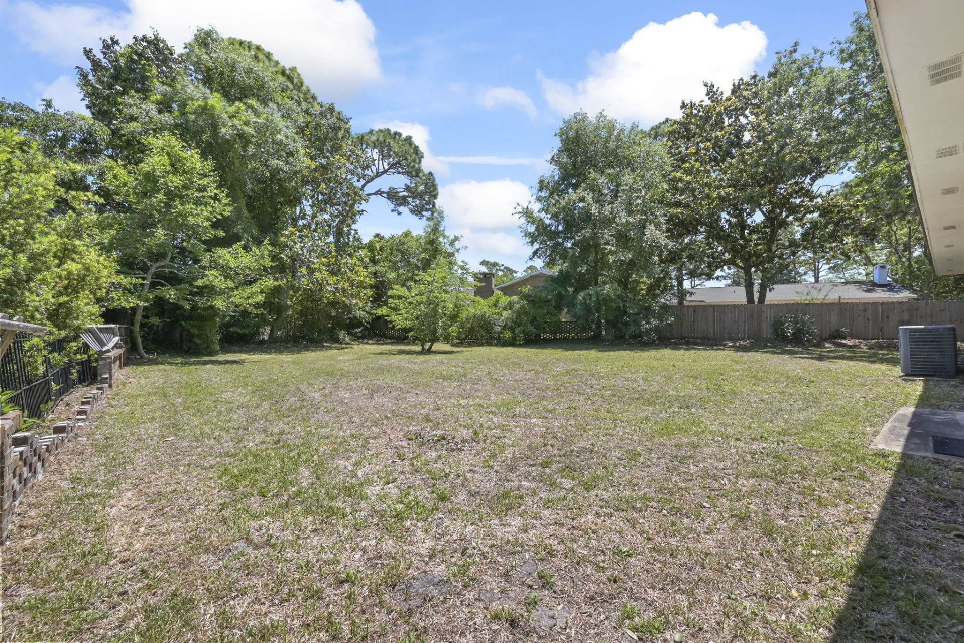 602 Calhoun Rd. Photo 36