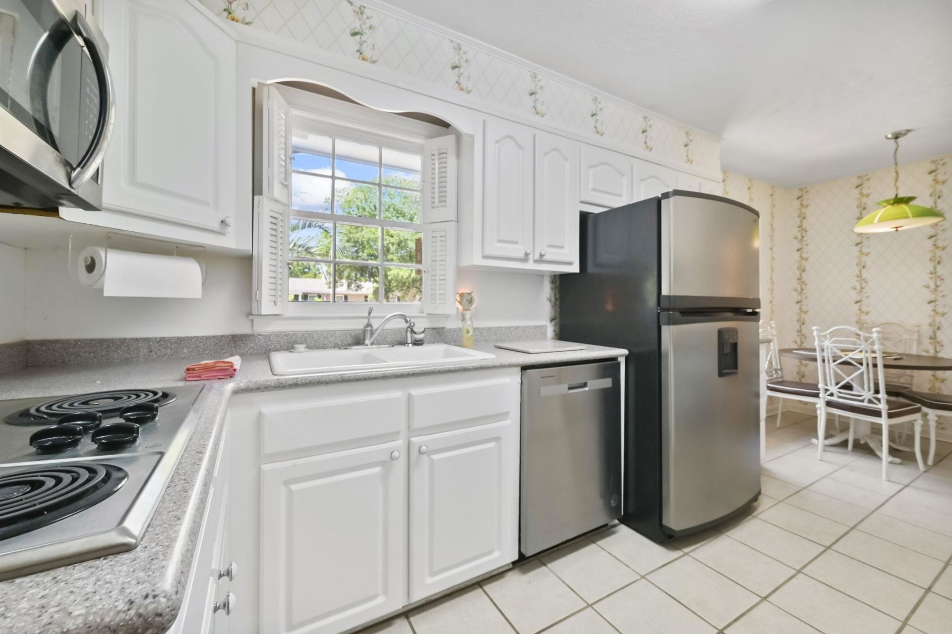 602 Calhoun Rd. Photo 5