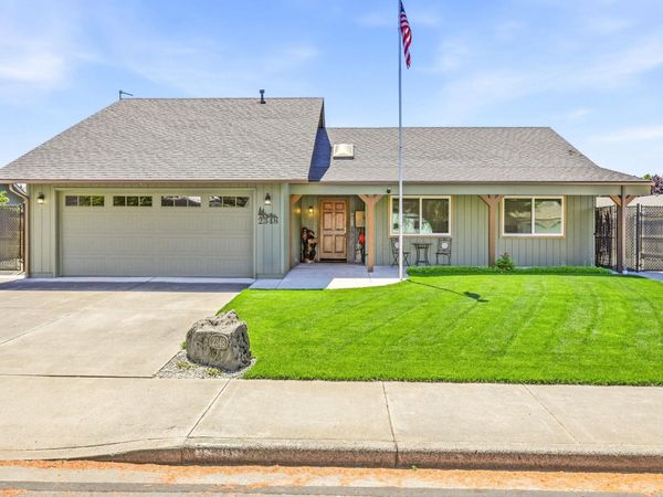 2348 Silver Palm Drive, Medford, OR 97504