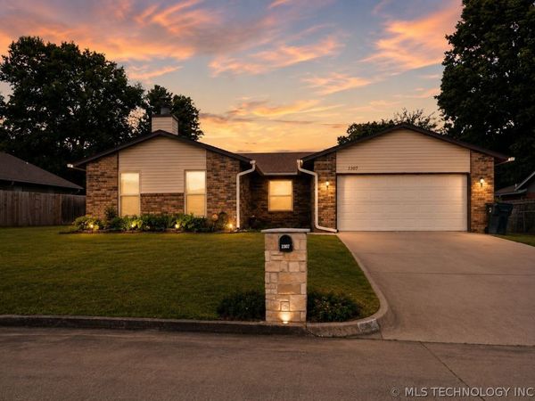 2307 E Fieldstone Street, Okmulgee, OK 74447