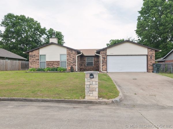 2307 E Fieldstone Street , Okmulgee, OK 74447