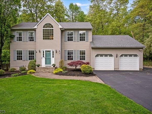 4 Pembrook Ct, Liberty, NJ 07838